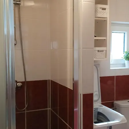 Jitrenka S Cateringem 特罗亚诺维采