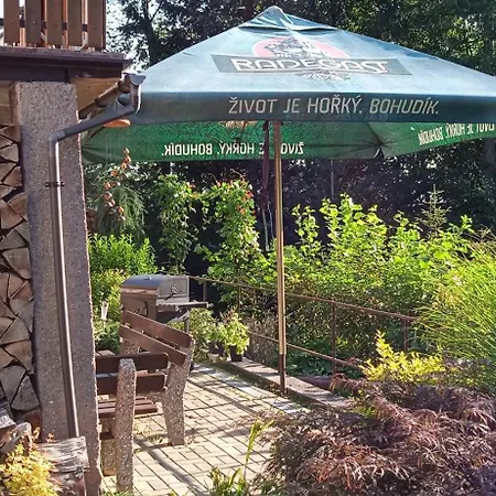 Jitrenka S Cateringem 特罗亚诺维采